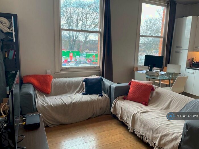 2 Bedroom Flat To Rent In Bedford Hill, London, SW12