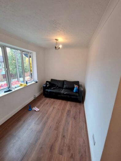 1 Bedroom Flat To Rent In Maple Leaf Court, Cross Road, London EN8