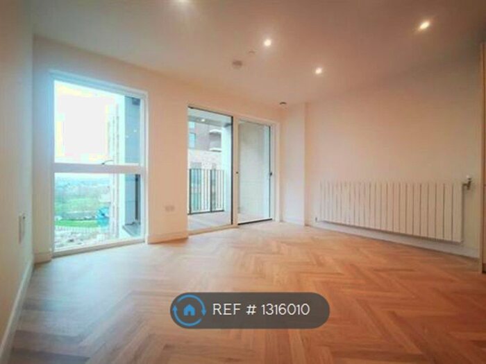 2 Bedroom Flat To Rent In Birch House, London, SE3