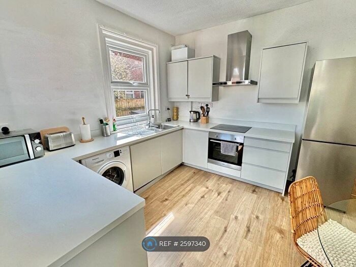 3 Bedroom Flat To Rent In Queensland Road, Bournemouth, BH5