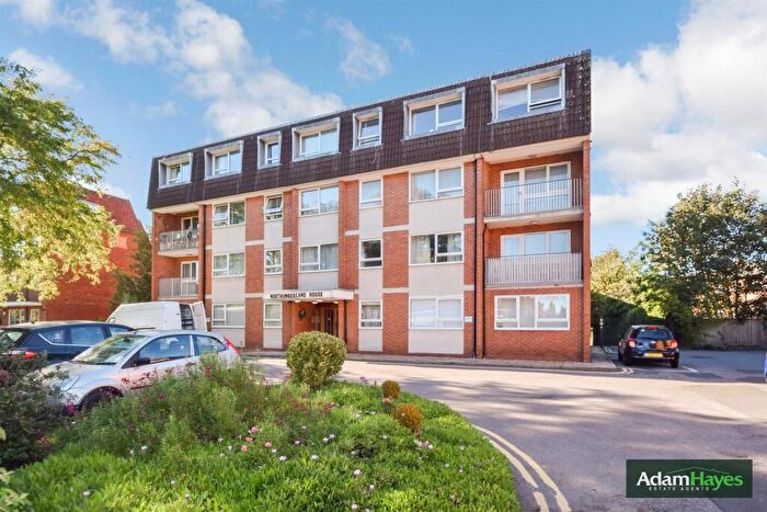 2 Bedroom Apartment For Sale In Ballards Lane, Finchley, N3