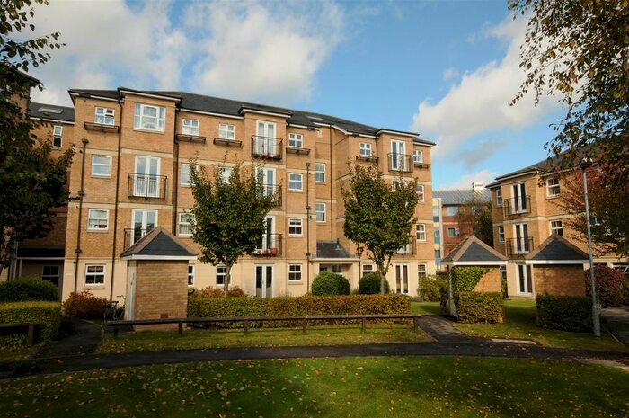 3 Bedroom Flat To Rent In Venneit Close, Oxford, OX1