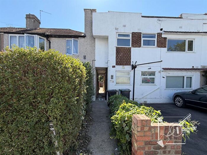 2 Bedroom Maisonette To Rent In St. Marks Avenue, Northfleet, Gravesend, DA11