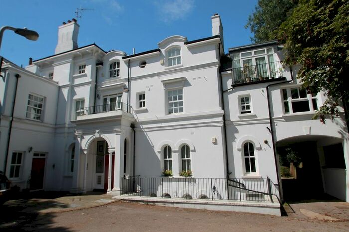 3 Bedroom Flat To Rent In West Hill, Harrow-On-The-Hill, Harrow, HA2