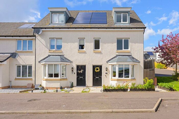 3 Bedroom Town House For Sale In Elm Park, Hill Of Beath, KY4