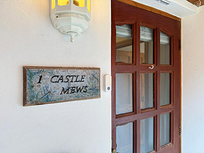 2 Bedroom Mews For Sale In George Street, Sandown, PO36