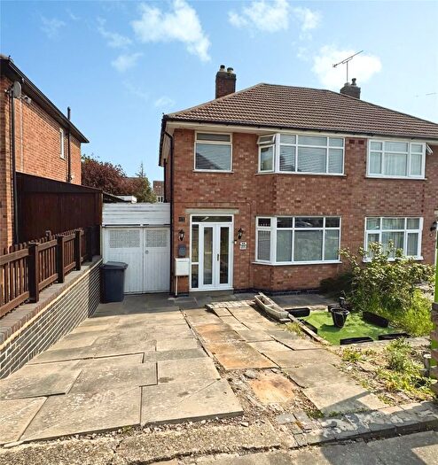3 Bedroom Semi Detached House For Sale In Chestnut Avenue, Leicester, Leicestershire, LE5