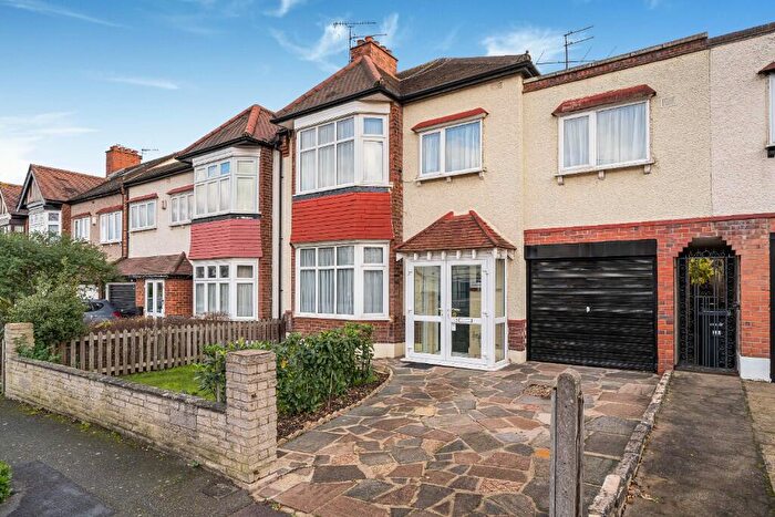 4 Bedroom Terraced House For Sale In Lancaster Avenue, London, E18