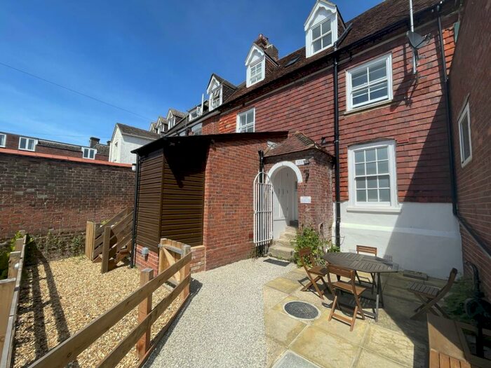 1 Bedroom Flat To Rent In Ringwood, BH24