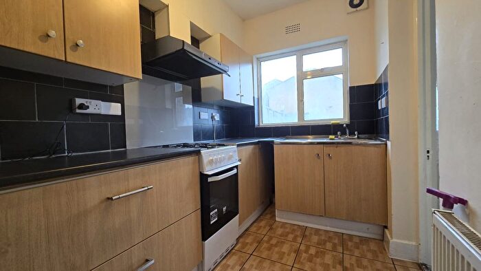 2 Bedroom Maisonette To Rent In Southend Road, E6