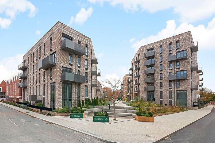 3 Bedroom Flat To Rent In Trinity Park, Woolwich, SE18