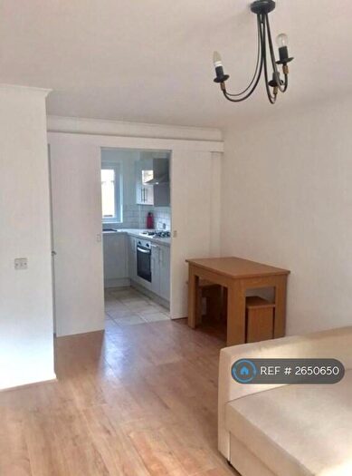 1 Bedroom Flat To Rent In Torrington Square, Croydon, CR0