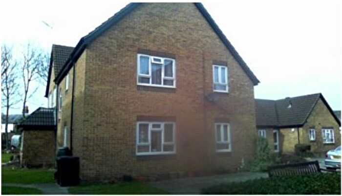 1 Bedroom Flat To Rent In Leslie Southern Court, Newbury, RG14