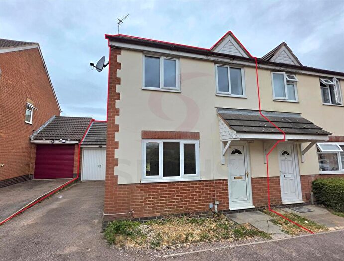 3 Bedroom Semi-Detached House To Rent In Trefoil Close, Hamilton, Leicester, LE5