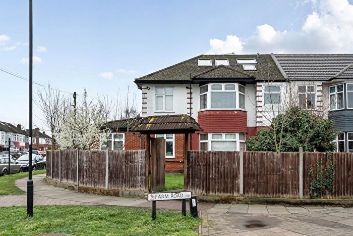 2 Bedroom Flat For Sale In Farm Road, London, N21
