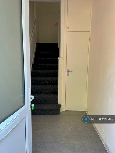 2 Bedroom Flat To Rent In Coworth Road, Ascot, SL5