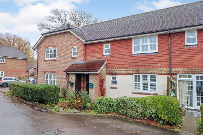 1 Bedroom Flat For Sale In Rosehill, Billingshurst, RH14
