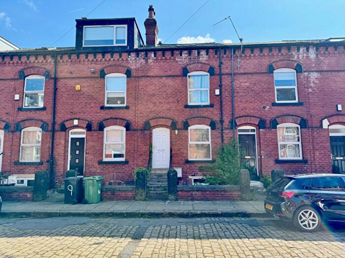 6 Bedroom Terraced House For Sale In Granby Grove, Headingley, Leeds, LS6