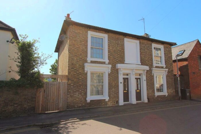 2 Bedroom House To Rent In Church Road, Linslade., LU7