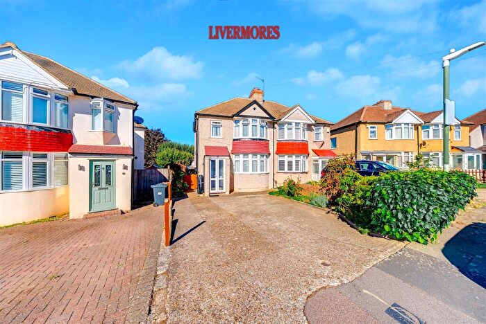 3 Bedroom Semi Detached House For Sale In Waltham Close, Crayford, Dartford, DA1