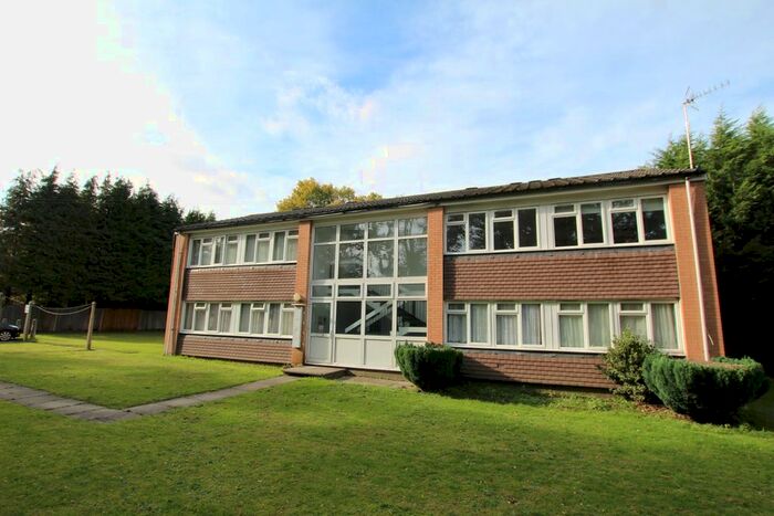 2 Bedroom Flat To Rent In Chobham Road, Horsell, Woking, GU21