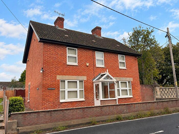 3 Bedroom Detached House For Sale In South Newton, SP2