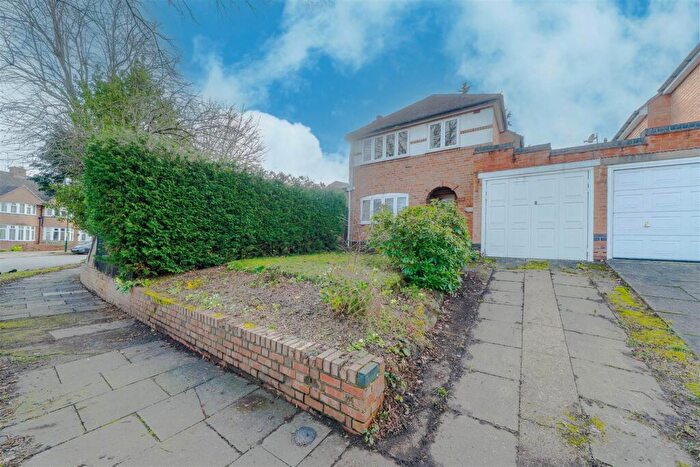 3 Bedroom Link Detached House For Sale In Glen Rise, Billesley, Birmingham, B13