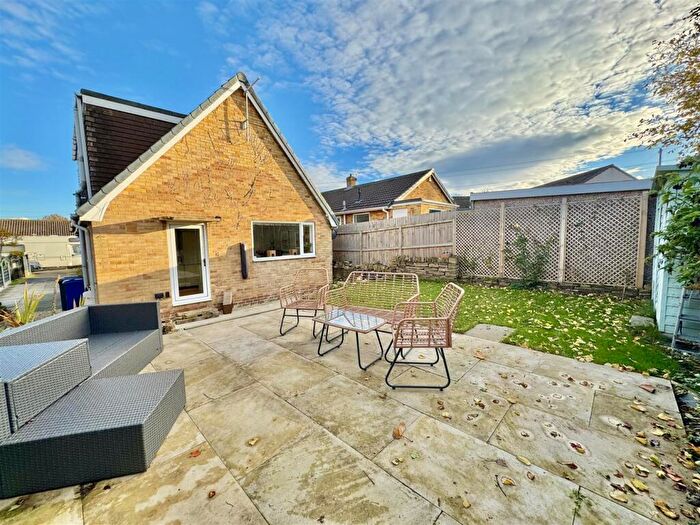 3 Bedroom Detached House For Sale In Norwood Drive, Barugh Green, S75