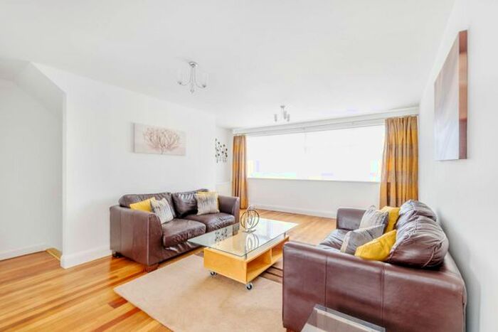 4 Bedroom Property To Rent In The Knoll, Ealing, London, W13