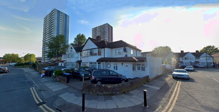 2 Bedroom Flat To Rent In Curzon Avenue, Enfield EN3