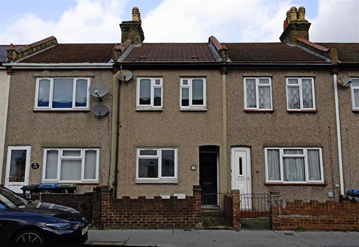3 Bedroom Terraced House For Sale In Northcote Road, Croydon, CR0