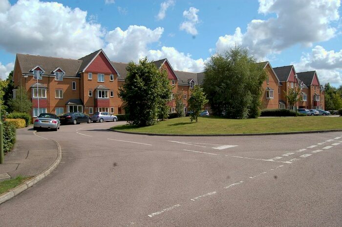 2 Bedroom Flat To Rent In Redoubt Close, Hitchin, SG4