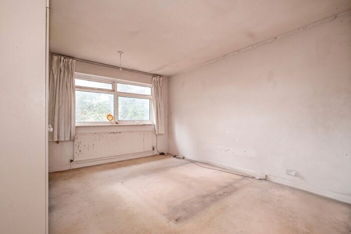 4 Bedroom Detached House For Sale In Martingales Close, Richmond, TW10