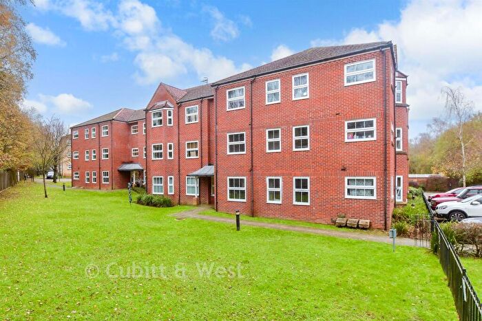 2 Bedroom Apartment For Sale In Lucas Close, Maidenbower, Crawley, West Sussex, RH10