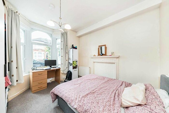 1 Bedroom Flat To Rent In Tyrrell Road, East Dulwich, SE22
