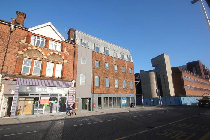 Apartment To Rent In Woking, Surrey, GU21