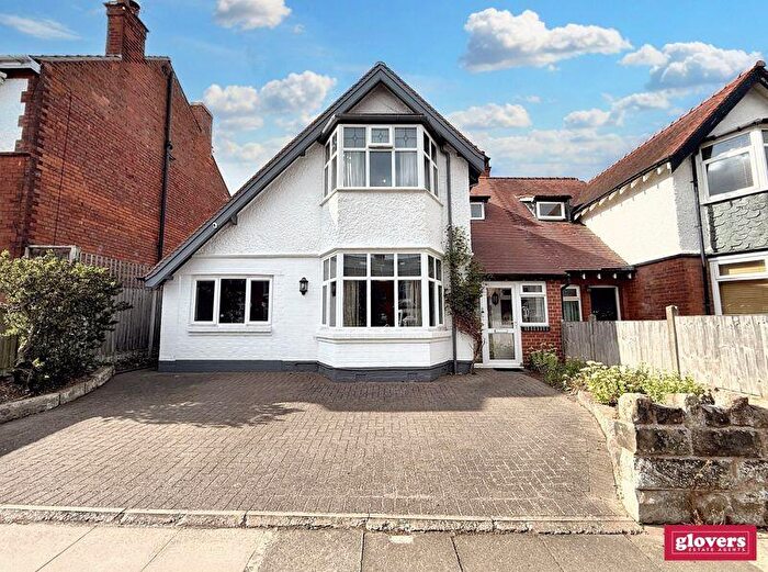 3 Bedroom Semi-Detached House For Sale In Featherstone Road, Kings Heath, Birmingham, B14