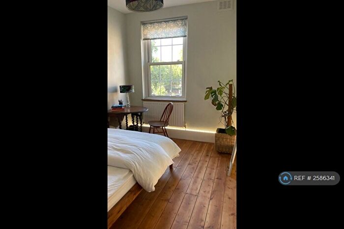 2 Bedroom Flat To Rent In Doddington Grove, London, SE17