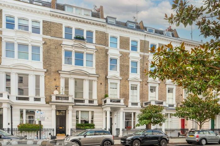2 Bedroom Flat To Rent In Arundel Gardens, Notting Hill, London, W11