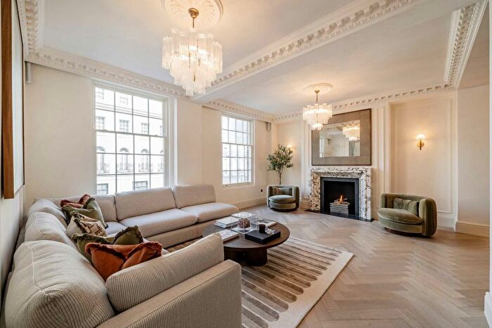 3 Bedroom Flat For Sale In Curzon Street, Mayfair, W1J