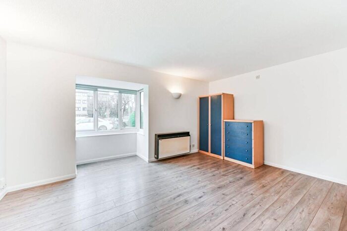 Studio To Rent In St Christophers Gardens, Thornton Heath, CR7