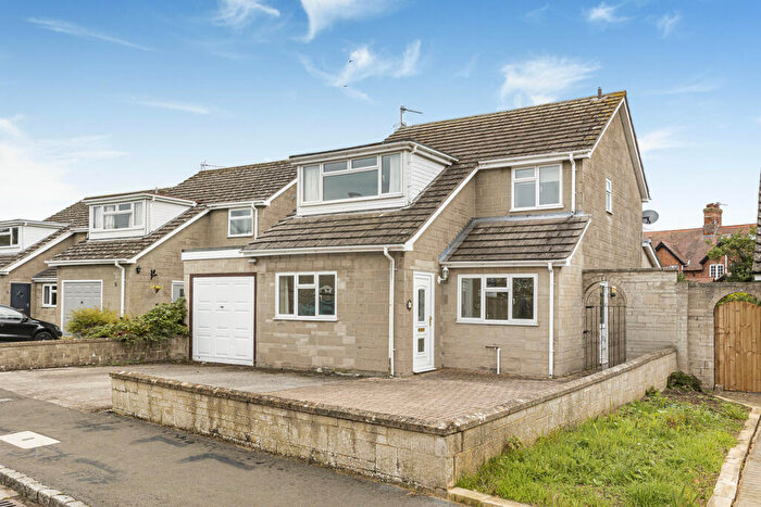 3 Bedroom Detached House For Sale In Chestnut Close, Chesterton, OX26