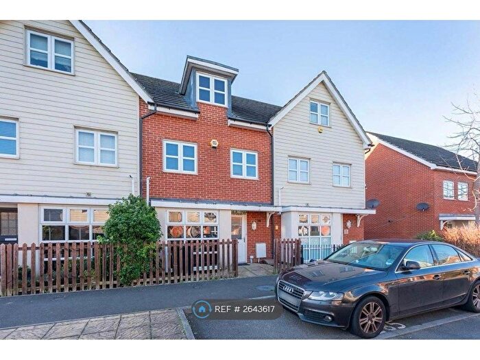 4 Bedroom Terraced House To Rent In Amesbury Road, Slough, SL1