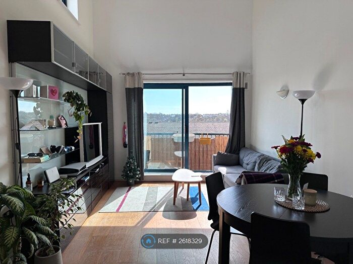 2 Bedroom Flat To Rent In North Point, London, N8