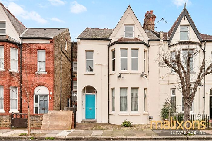 2 Bedroom Flat For Sale In Lucien Road, London, SW17