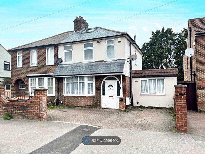 4 Bedroom Semi-detached House To Rent In Houghton Road, Dunstable, LU5