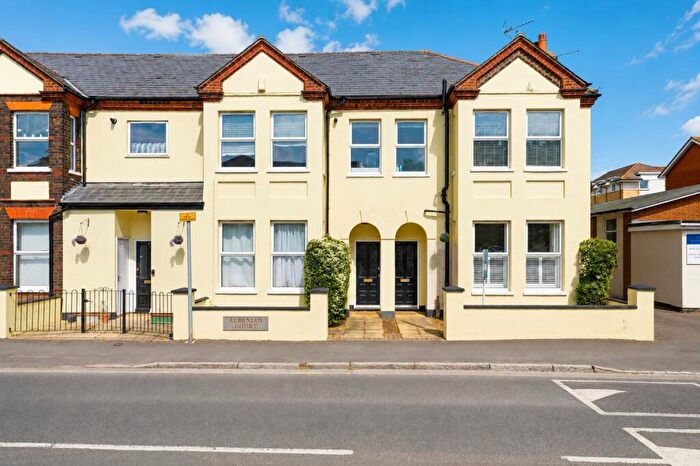 2 Bedroom Apartment For Sale In Camp Road, St. Albans, Hertfordshire, AL1