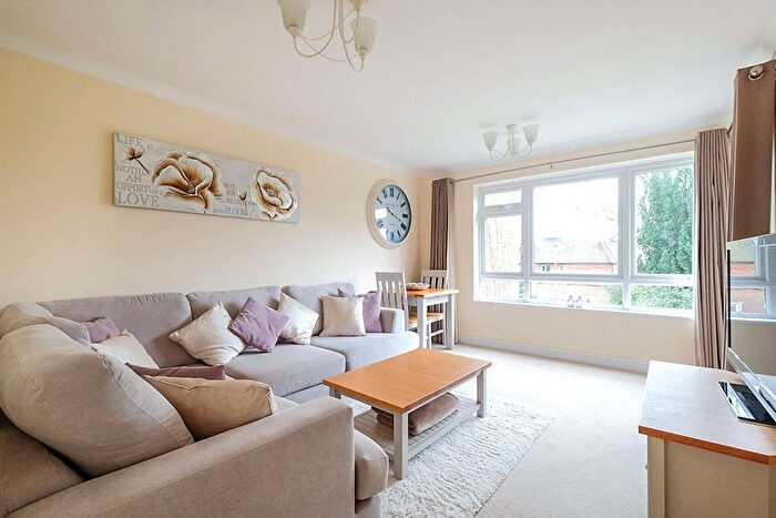 2 Bedroom Flat To Rent In Chilston Road, Tunbridge Wells, Kent, TN4