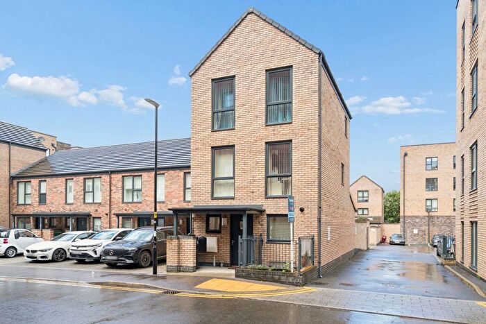 4 Bedroom End Of Terrace House For Sale In St Andrews Way, South Oxhey, WD19