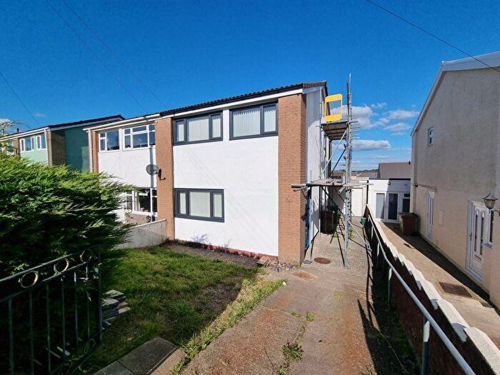 3 Bedroom Semi-Detached House For Sale In Forest Avenue, Hengoed, CF82